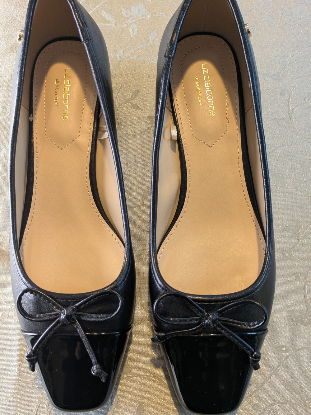 Liz Claiborne women's black faux leather patent toe block heel , size 8m